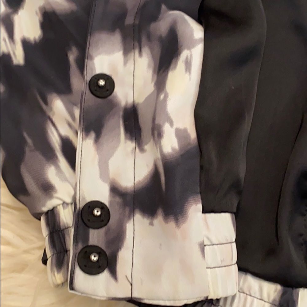 H&M bomber jacket    - Picture 3 of 4